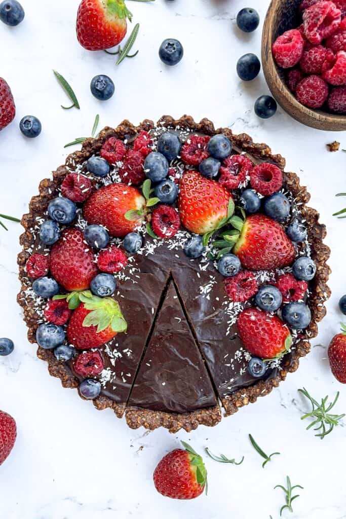 VEGAN NO BAKE CHOCOLATE TART • Bites In The Wild