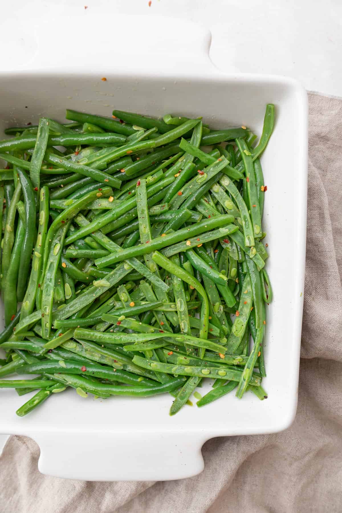 Steamed green beans halved with olive oil, lemon and salt