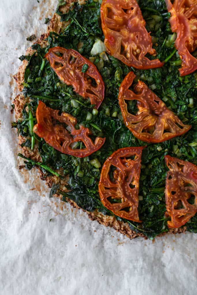Spinach and tomato cauliflower pizza crust