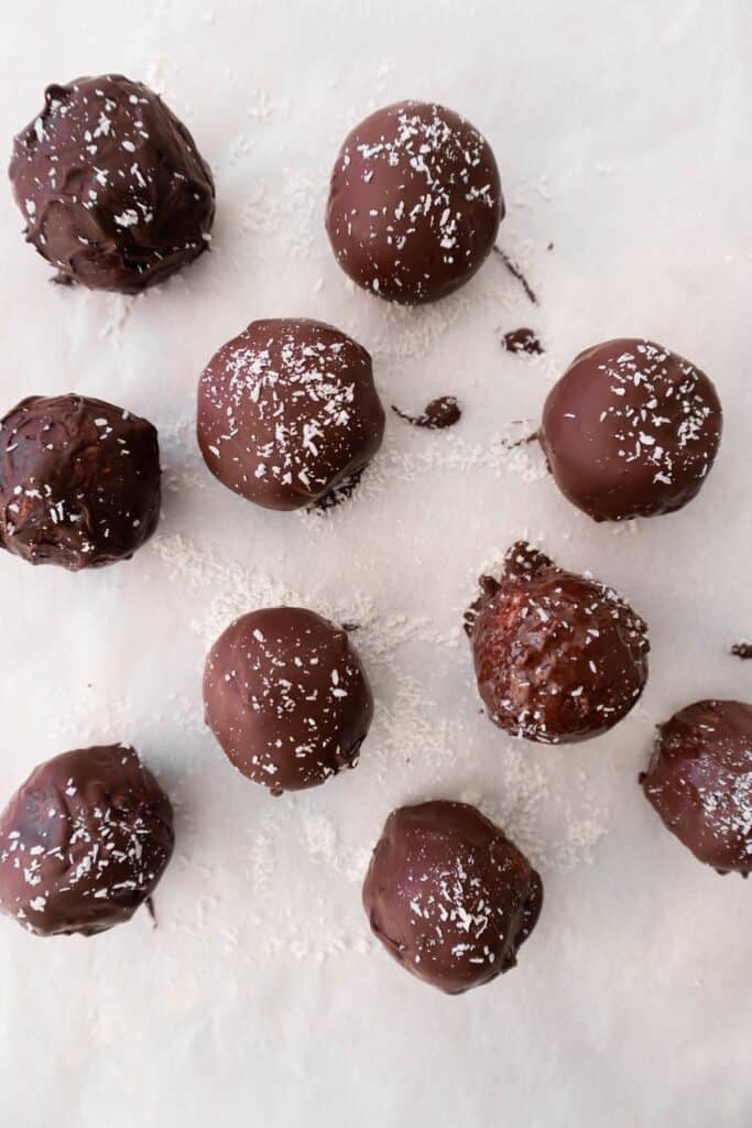 Let the coconut balls dipped in chocolate cool down until the chocolate is completely solid