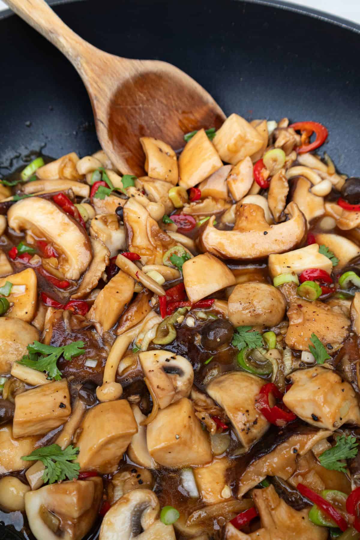 Thai mushrooms stir-fry recipe