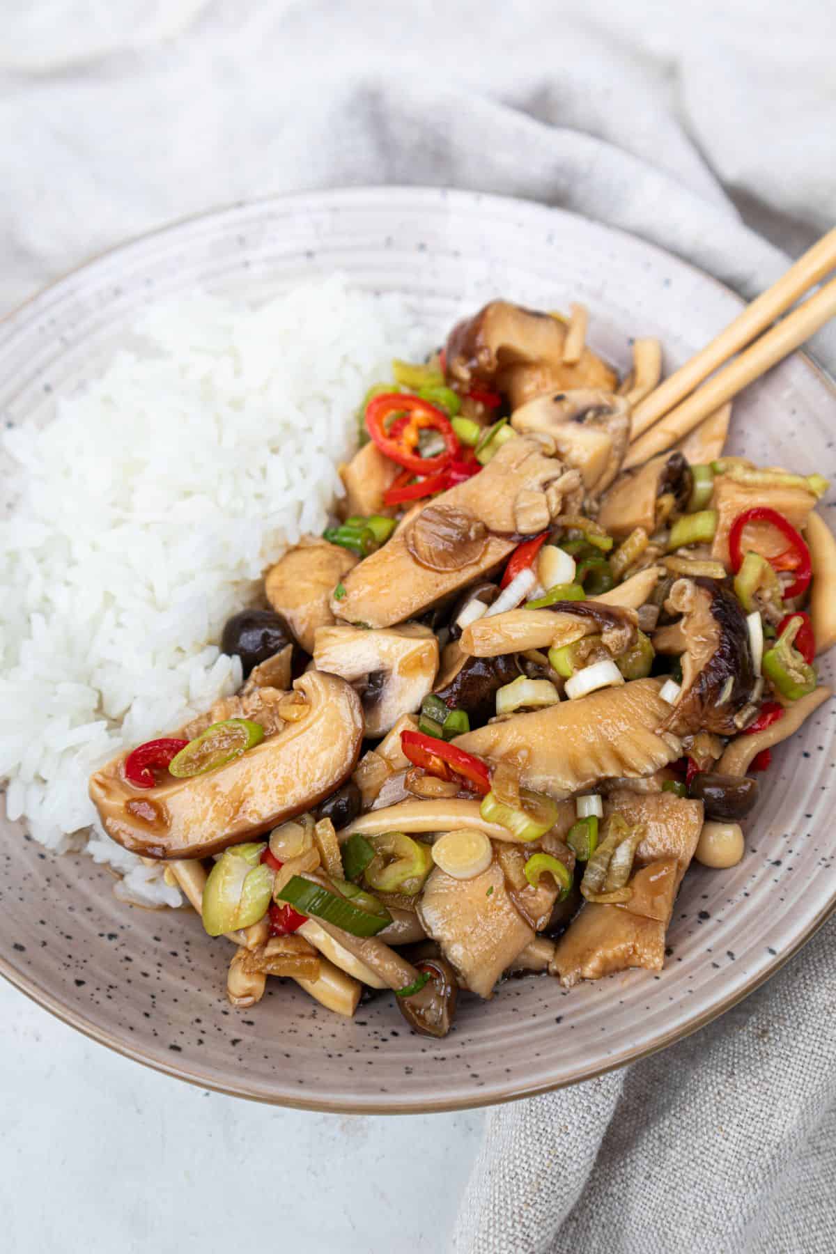 Thai mushrooms stir-fry recipe